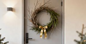 Nada de guirlandas verdes ou laços vermelhos na porta neste Natal: A nova tendência para 2025 é muito mais elegante