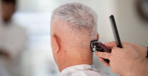 Como um óleo natural pode acabar com os fios brancos do seu cabelo