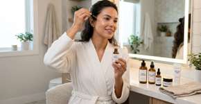 Todos nós limpamos o rosto da maneira errada: as dermatologistas garantem que a ordem dos produtos na skincare faz toda a diferença