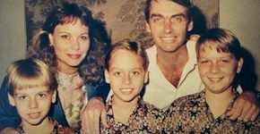 Carlos Bolsonaro acusado de trair sua própria mãe em nome do pai