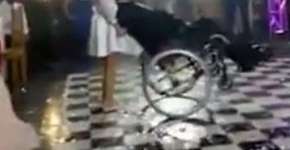Noivo cadeirante faz coreografia e dança em seu casamento