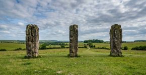 Pesquisadores rastreiam as Devil’s Arrows até uma área a 18 km de distância e descobrem que construtores pré-históricos transportaram pedras de 25 toneladas