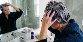 Confira como lavar o cabelo branco pra tirar aquele tom amarelado que fica com o sol