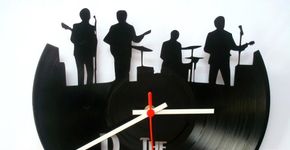 Loja confecciona relógios a partir de discos de vinil