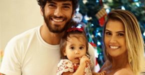 Filha de Deborah Secco encanta internet em vídeo no Instagram