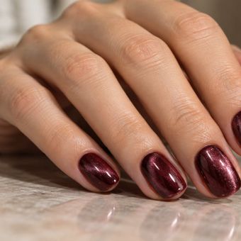 Featured mobile: As unhas de pelúcia são a nova tendência: A manicure que dá um aspecto luxuoso mesmo em comprimentos curtos