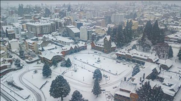 O centro Cívico de Bariloche coberto pela neve