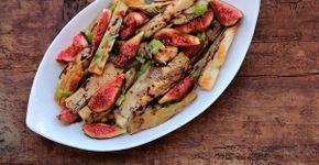 Batata-doce assada com figos frescos: um prato colorido e delicioso