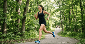 Sair para dar uma caminhada em vez de ir para academia ajuda muito, mas só vale a pena se a caminhada durar pelo menos 30 minutos seguidos, sem interrupções e a uma velocidade de cerca de 5 km/h