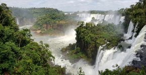 Mais de 185 mil hectares de Mata Atlântica e cataratas que se estendem por quase 3 quilômetros: o parque paranaense onde as quedas chegam a 80 metros e a paisagem é Patrimônio Mundial desde 1986