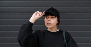 Psicólogos explicam o que significa usar muita roupa preta