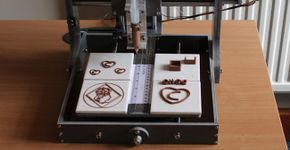 Uma impressora que ao invés de tinta usa chocolate