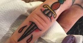 Tatuagens que misturam humor e criatividade