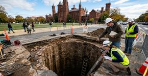 Trabalhadores reformavam o “castelo” do Smithsonian quando abriram a rua e encontraram uma sala de tijolos fechada havia mais de 120 anos