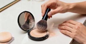 5 passos para aplicar pó solto sem acumular nas linhas