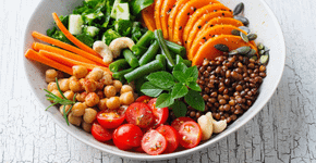 Saladas proteicas: 5 receitas com proteínas vegetais para o almoço