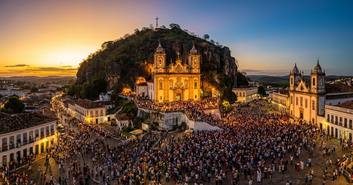 A cidadezinha no interior da Bahia com uma gruta centenária e uma das maiores festas religiosas do Brasil