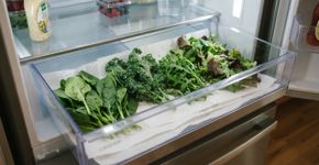 Colocar uma folha de papel-toalha junto das verduras na gaveta: para que serve e por que muitos recomendam