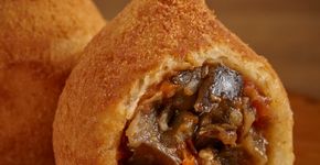 No Dia Nacional da Coxinha, salgado da Padaria Brasileira eleito o melhor do mundo ganha novos sabores