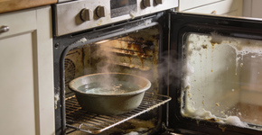 O melhor método caseiro para limpar forno engordurado