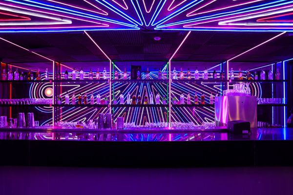 em roteiro definido, cada visita ao Love Cabaret sai diferente da outra: luz, som e clima evoluem no ritmo de quem está ali, do mais leve ao mais intenso, sem pressa