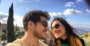 José Loreto posa sorridente com a filha e faz internet babar