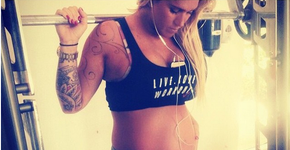 10 fotos de grávidas praticando musculação e yoga