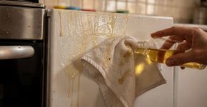 Armário pegajoso? O método caseiro que devolve o brilho original da madeira