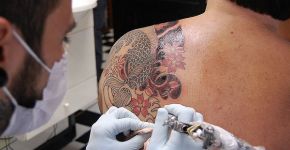 Estudante canadense cria creme que promete remover tatuagem