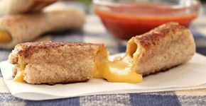 Bateu a fome, mas está sem tempo? Rolinhos de queijo!