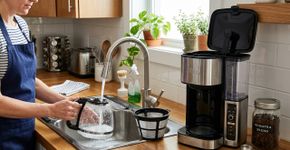 A cafeteira pode mudar discretamente o sabor do café quando precisa deste cuidado