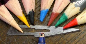 Artista plástico britânico faz esculturas em ponta de lápis