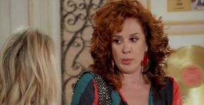 Claudia Raia erra importante informação em ‘Verão 90’