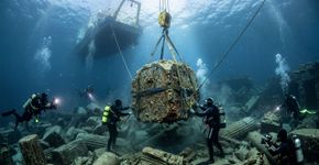 Arqueólogos descobrem pedras de 80 toneladas sob o mar, que se acredita serem restos de uma das Sete Maravilhas do Mundo Antigo