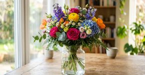 O que você deve colocar no vaso para que as flores durem mais? Você tem tudo o que precisa em casa para esse truque.