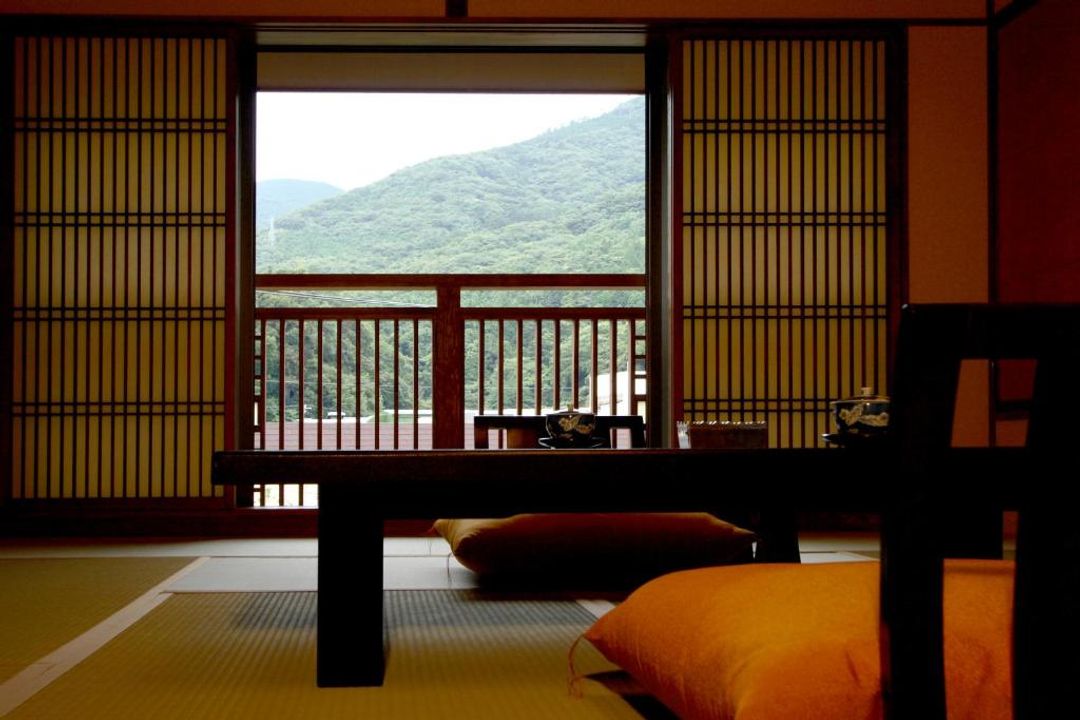 Interior de um dos quartos do Hakone Onsen Ryokan Yaeikan