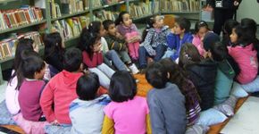 Narração de histórias em bibliotecas