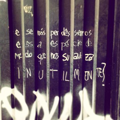 Graffiti sem local especificado, clicado por @isam0ra
