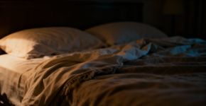 O que significa o seu sonho de cair sem parar e você acordar assustado
