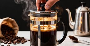 Cada vez mais pessoas estão descartando suas cafeteiras modernas. Elas preferem retornar ao aparelho esquecido que fazia o melhor café do mundo