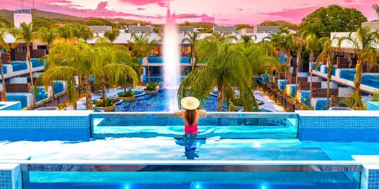 Featured main: O hotel de Bonito onde a piscina chega até a suíte