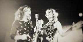 Big band formada só por mulheres se apresenta no Jazz B
