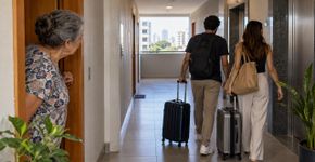Moradores perceberam que o apartamento ao lado recebia pessoas diferentes quase toda semana, o proprietário disse que poderia alugar sua unidade para quem quisesse e a discussão chegou a um ponto que hoje está sendo analisado pelo próprio STJ