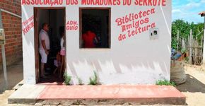 Menina de 12 anos cria biblioteca comunitária no sertão baiano