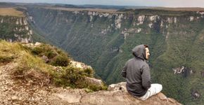 Adeus zona de conforto! Site planeja viagem surpresa para você