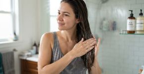 Por que você precisa adicionar um pouco de vinagre ao seu condicionador de cabelo? O que isso significa?