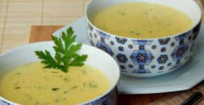 Sopa cremosa de mandioquinha com cream cheese