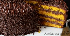 Bolo de cenoura recheado fácil e delicioso