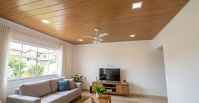 Adeus, gesso e isopor: a tendência são os forros modernos e fáceis de instalar sem obra