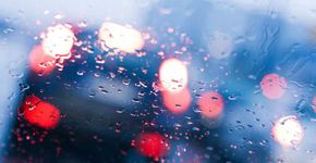 Saiba como não deixar o vidro do carro embaçar em dias de chuva